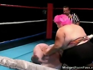 Overweight wrestlers fuck a midget