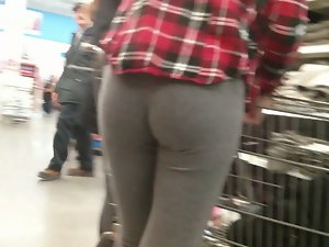 Beauteous butt at Wal-Mart