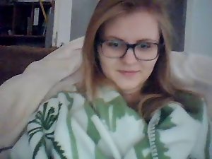 Webcamz Archive - Amazing 19 years old Cam Sizzling teen With Glasses