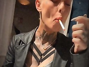 Smoking Lady Vicky Hundt